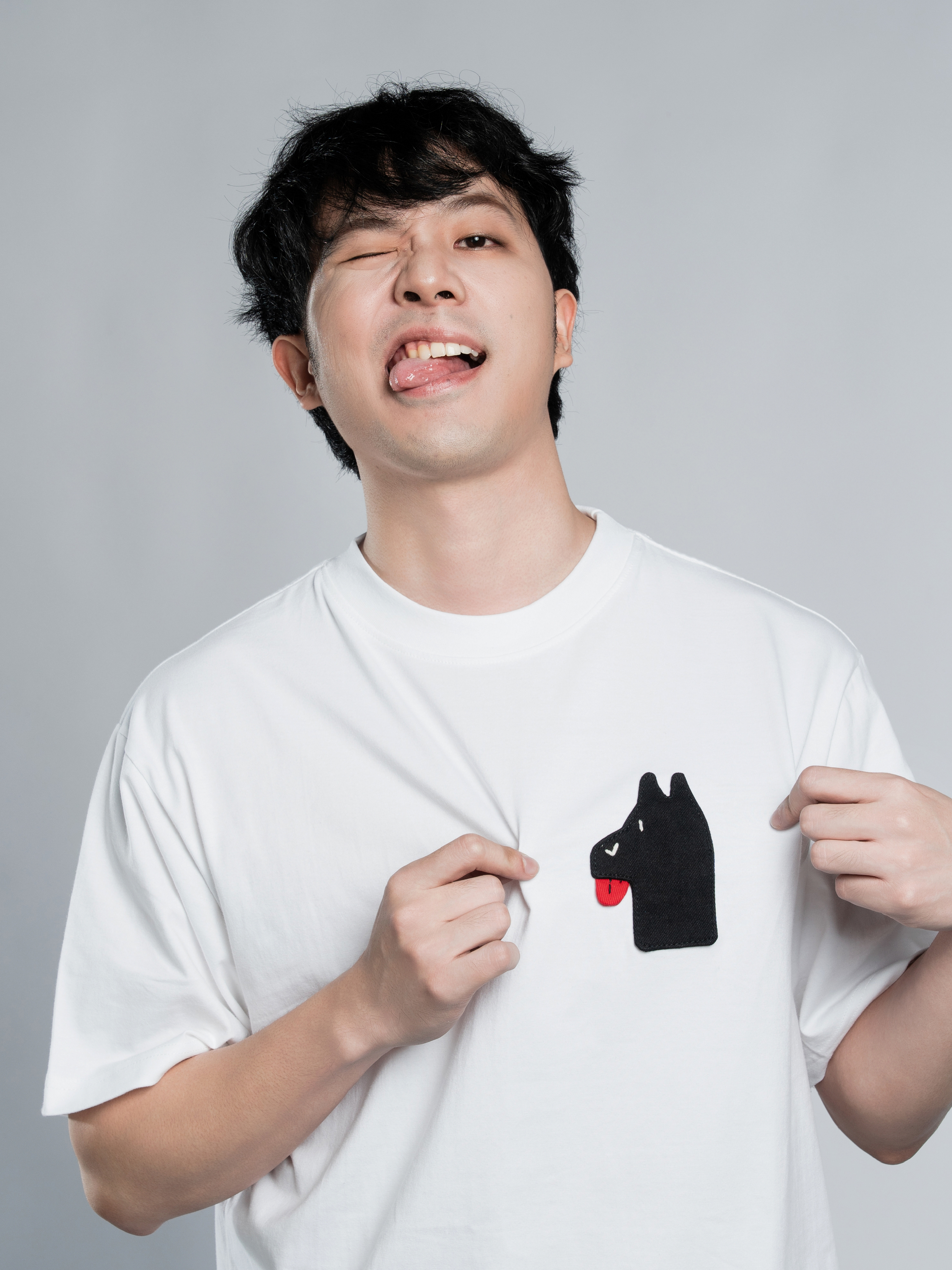 D-shirt — back view