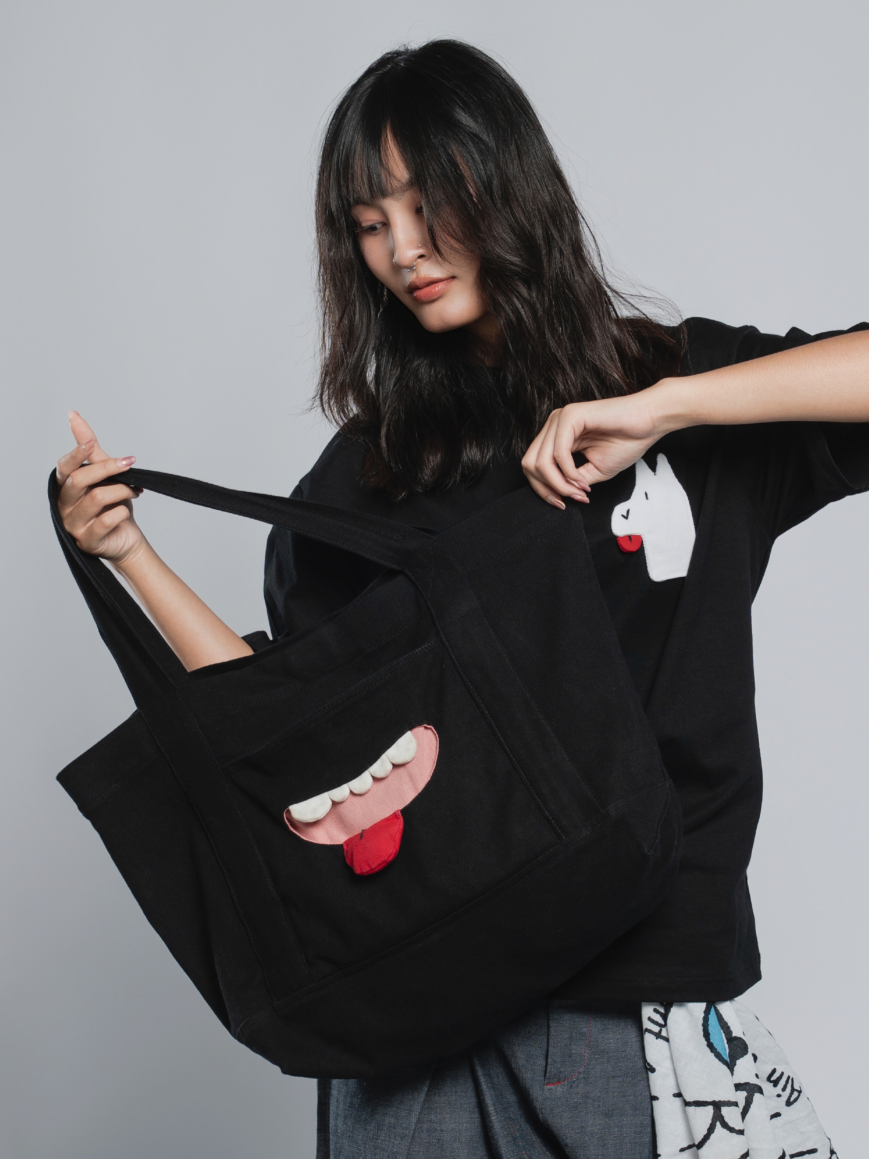 Tote talk — front view