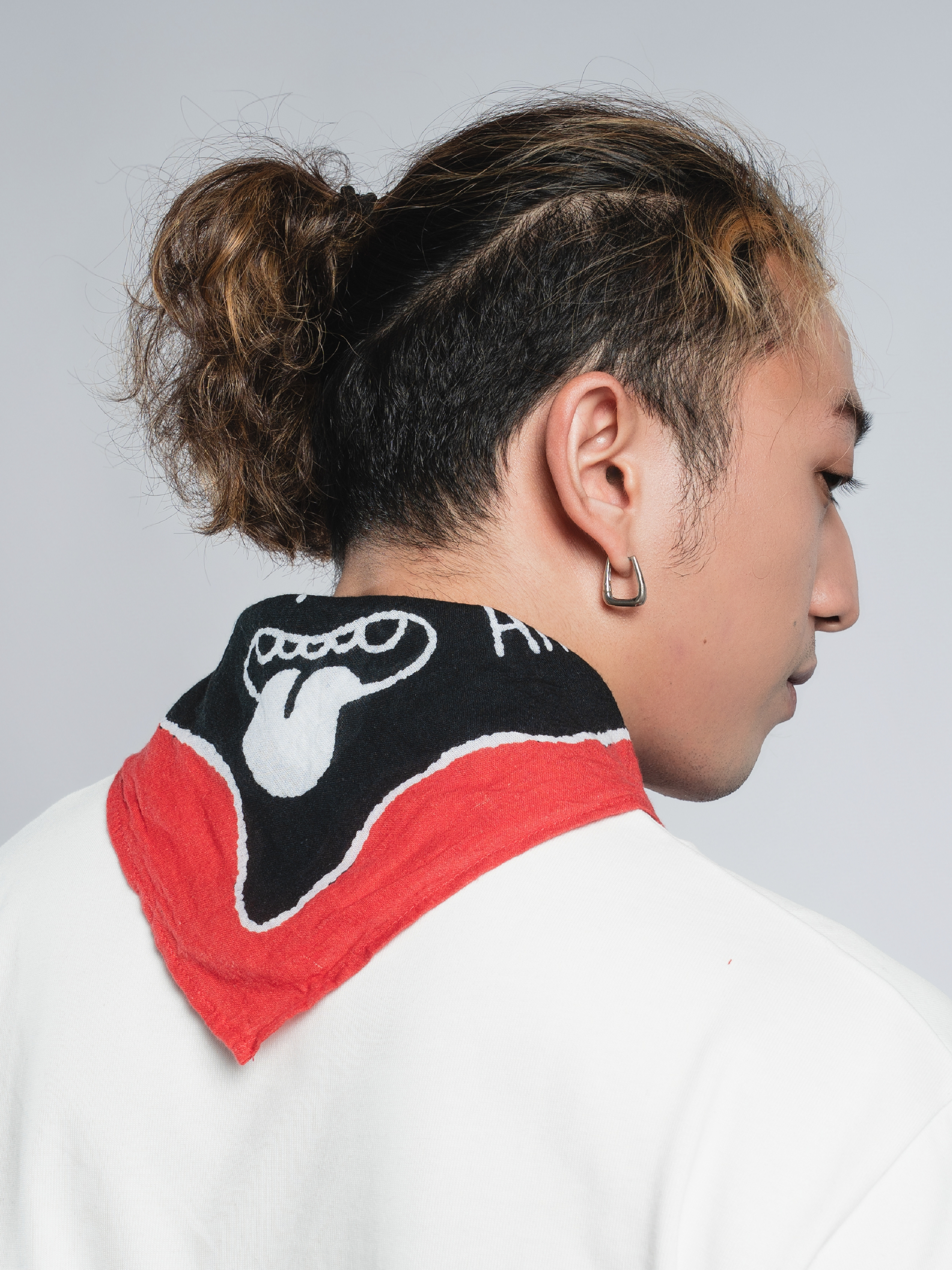 Phuk-Phid-Phuk-Thuk — back view